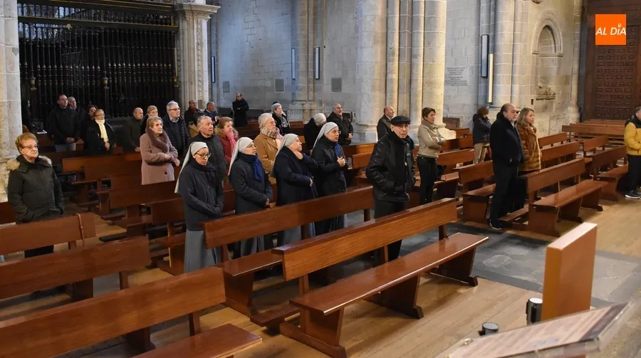 Foto 3 - Jos&eacute; Luis Retana se encarga de presidir la Misa del D&iacute;a de Navidad en la Catedral