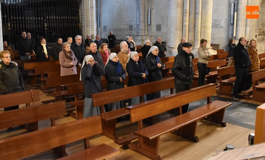 Foto 4 - Jos&eacute; Luis Retana se encarga de presidir la Misa del D&iacute;a de Navidad en la Catedral