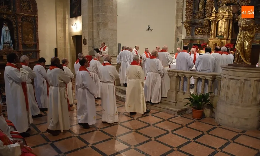 Foto 2 - Los sacerdotes de la Di&oacute;cesis mantienen un encuentro con motivo de la Navidad
