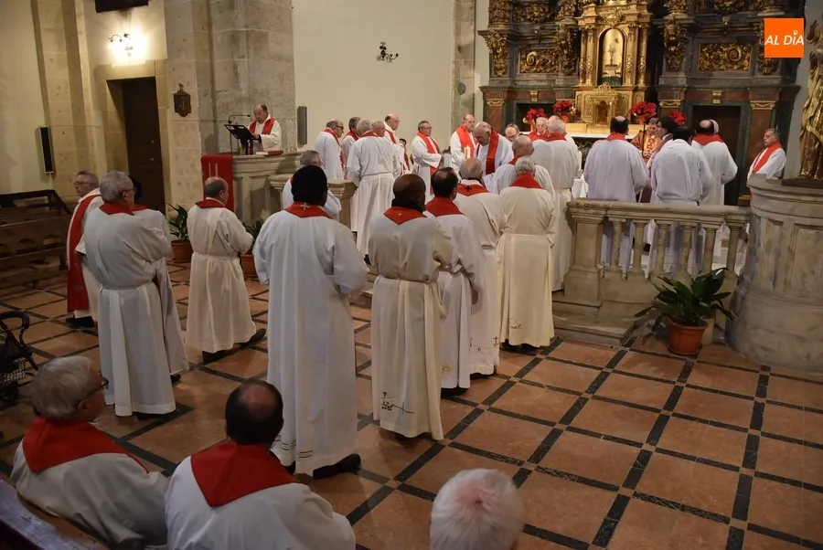Foto 3 - Los sacerdotes de la Di&oacute;cesis mantienen un encuentro con motivo de la Navidad