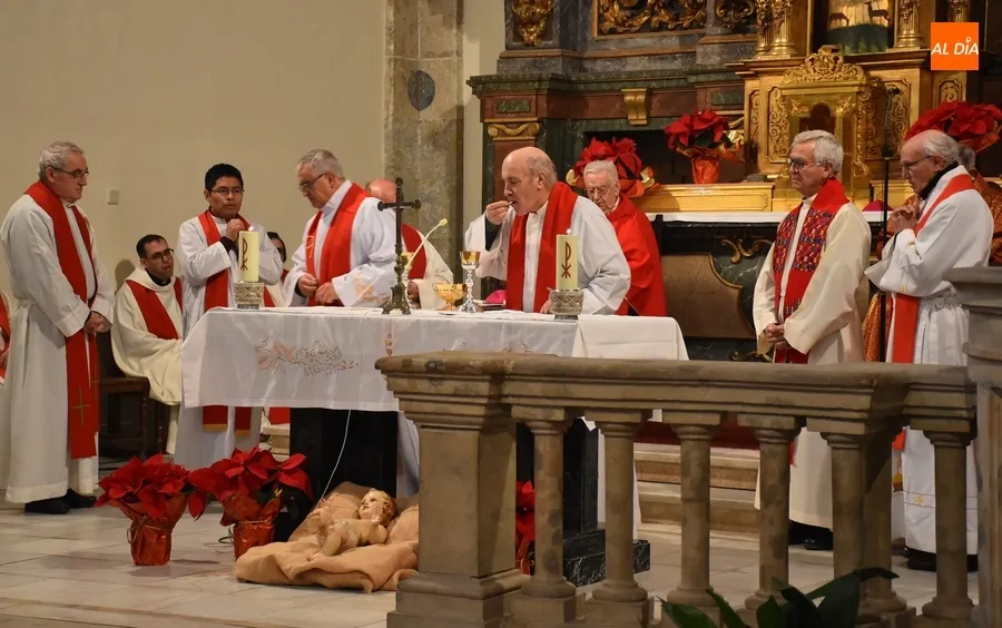 Foto 5 - Los sacerdotes de la Di&oacute;cesis mantienen un encuentro con motivo de la Navidad