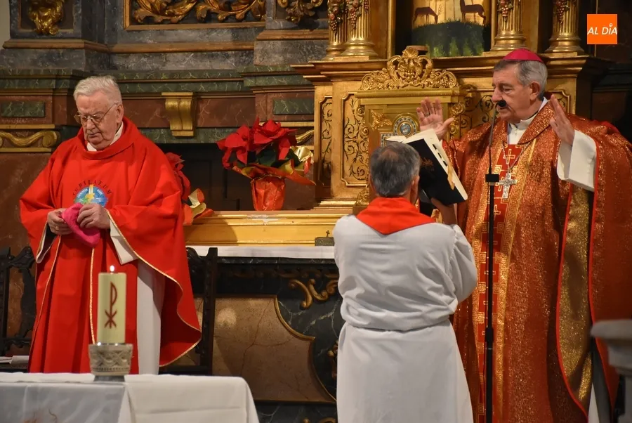 Foto 6 - Los sacerdotes de la Di&oacute;cesis mantienen un encuentro con motivo de la Navidad