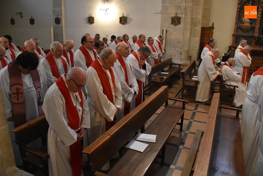 Foto 8 - Los sacerdotes de la Di&oacute;cesis mantienen un encuentro con motivo de la Navidad
