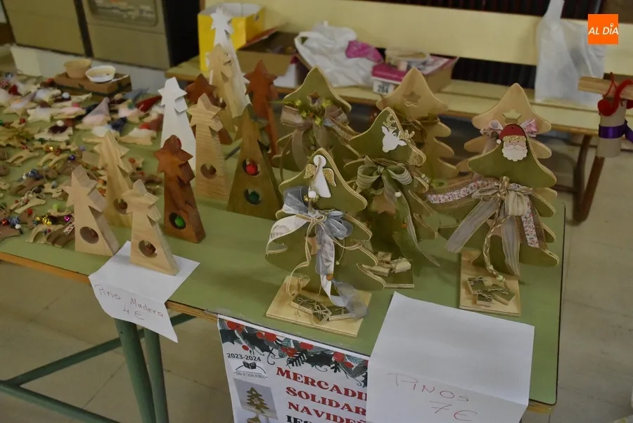 Foto 3 - El IES Tierra promueve un doble mercadillo solidario
