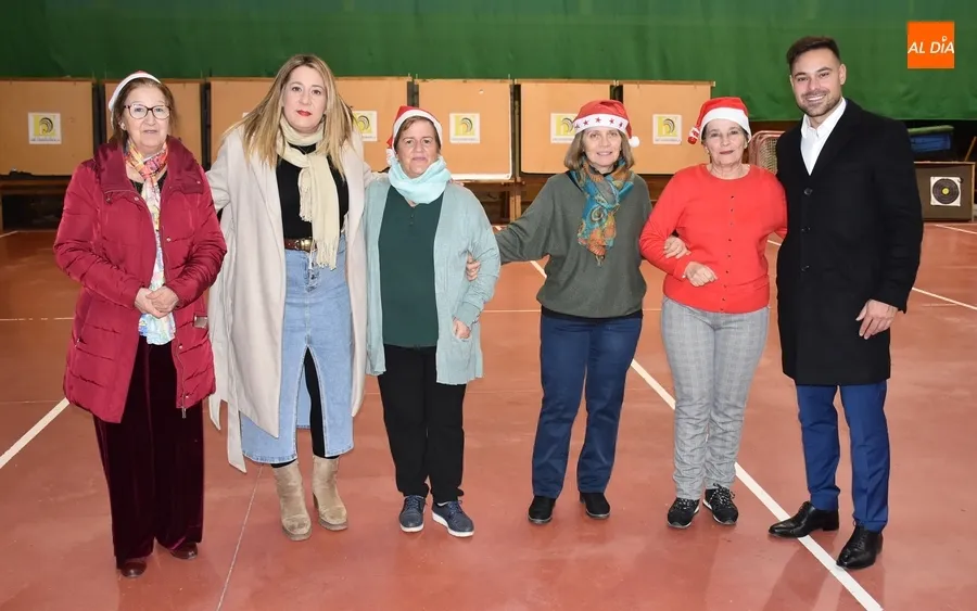 Foto 4 - Amanecer da el pistoletazo a la Navidad con su tradicional fiesta
