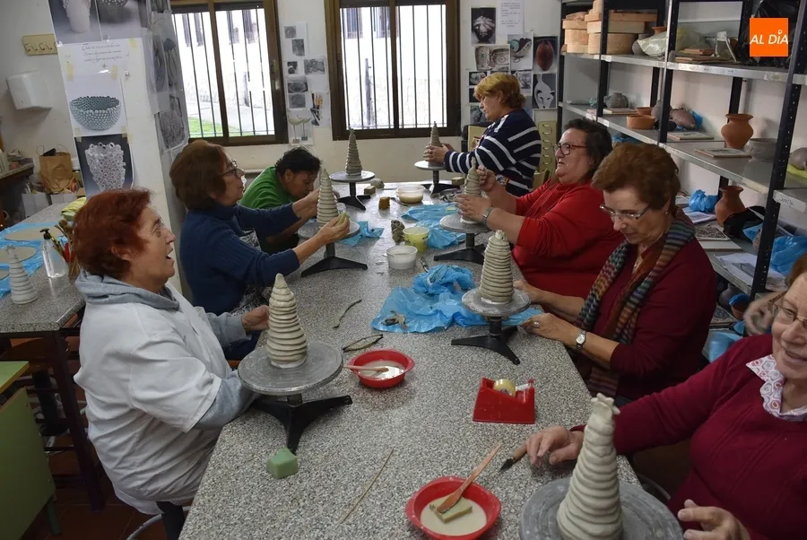 Foto 4 - Alto nivel en el concurso de pinchos y postres de la jornada de convivencia de la Escuela de Adultos