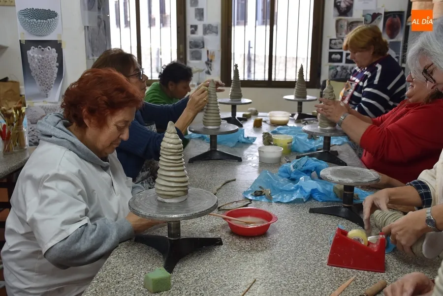 Foto 5 - Alto nivel en el concurso de pinchos y postres de la jornada de convivencia de la Escuela de Adultos
