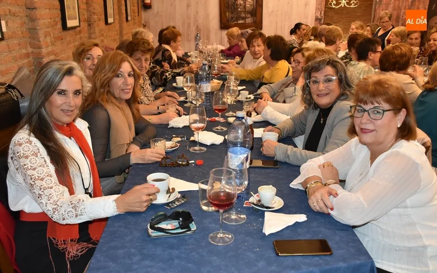 Foto 2 - Fant&aacute;stico ambiente en la tradicional comida navide&ntilde;a del Grupo Amanecer