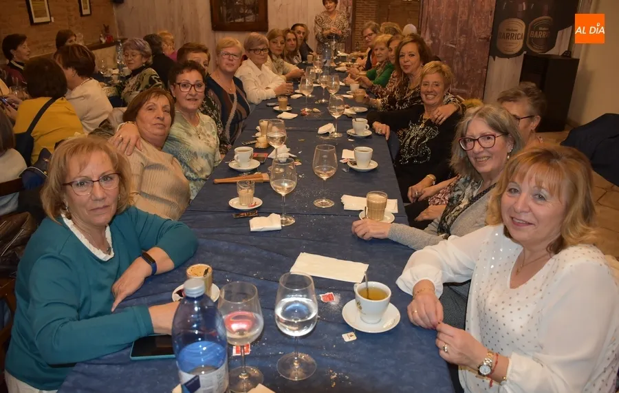 Foto 4 - Fant&aacute;stico ambiente en la tradicional comida navide&ntilde;a del Grupo Amanecer