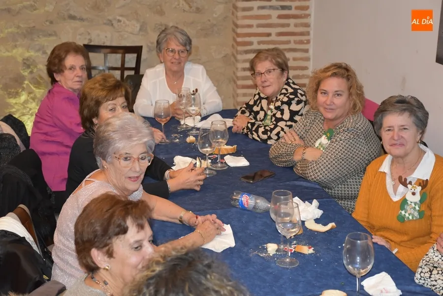 Foto 8 - Fant&aacute;stico ambiente en la tradicional comida navide&ntilde;a del Grupo Amanecer