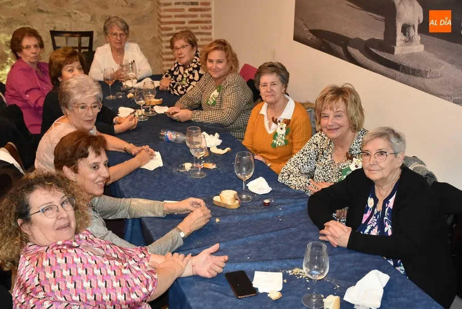 Foto 9 - Fant&aacute;stico ambiente en la tradicional comida navide&ntilde;a del Grupo Amanecer
