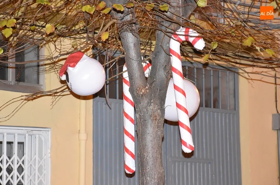 Foto 3 - Una chocolatada endulza la &lsquo;Pesadilla antes de Navidad&rsquo; de Lorenza Iglesias, San Crist&oacute;bal y C&aacute;rcabas