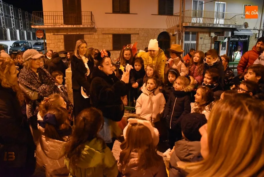 Foto 8 - Minnie Mouse comanda a los ni&ntilde;os en una divertida tarde prenavide&ntilde;a en la Avenida Conde de Fox&aacute;