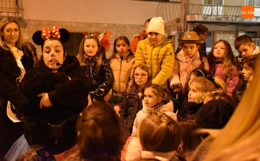 Foto 10 - Minnie Mouse comanda a los ni&ntilde;os en una divertida tarde prenavide&ntilde;a en la Avenida Conde de Fox&aacute;