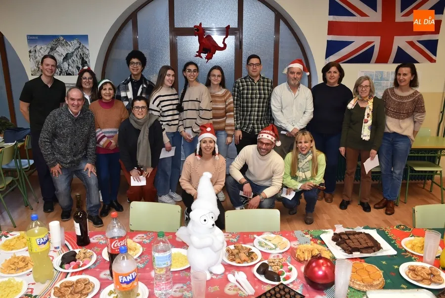 Foto 2 - La Escuela de Idiomas festeja la llegada de la Navidad