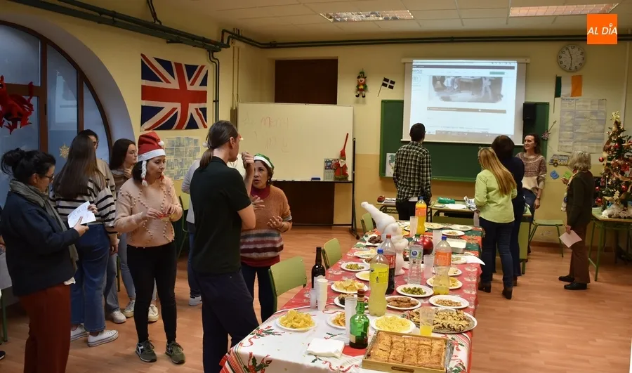 Foto 4 - La Escuela de Idiomas festeja la llegada de la Navidad