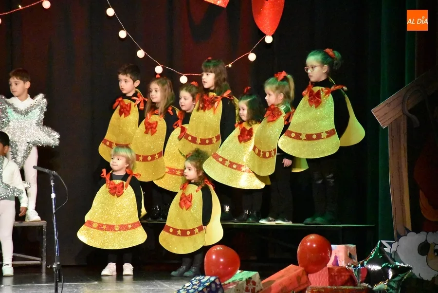 Foto 5 - Tradici&oacute;n y modernidad se unen en la apertura con Misioneras-Santa Teresa de las funciones navide&ntilde;as