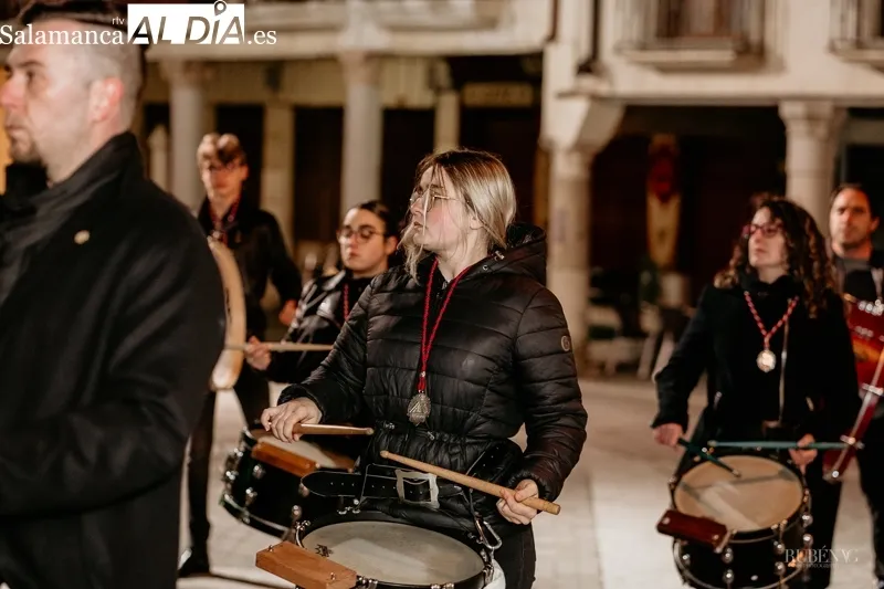 Foto 6 - La procesi&oacute;n de Santa Luc&iacute;a recorre las calles de Alba bajo un intenso fr&iacute;o&nbsp;