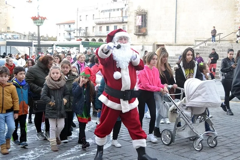 Foto 5 - Pap&aacute; Noel visita la ciudad de B&eacute;jar