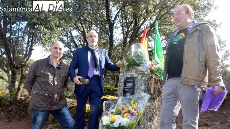 Foto 7 - Sentido homenaje a los carrilanos fallecidos en la construcci&oacute;n de la v&iacute;a f&eacute;rrea La Fuente de San Esteban-Barca