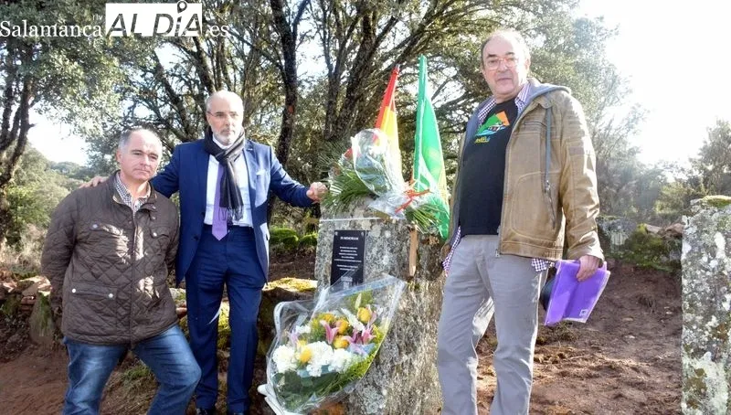 Foto 6 - Sentido homenaje a los carrilanos fallecidos en la construcci&oacute;n de la v&iacute;a f&eacute;rrea La Fuente de San Esteban-Barca