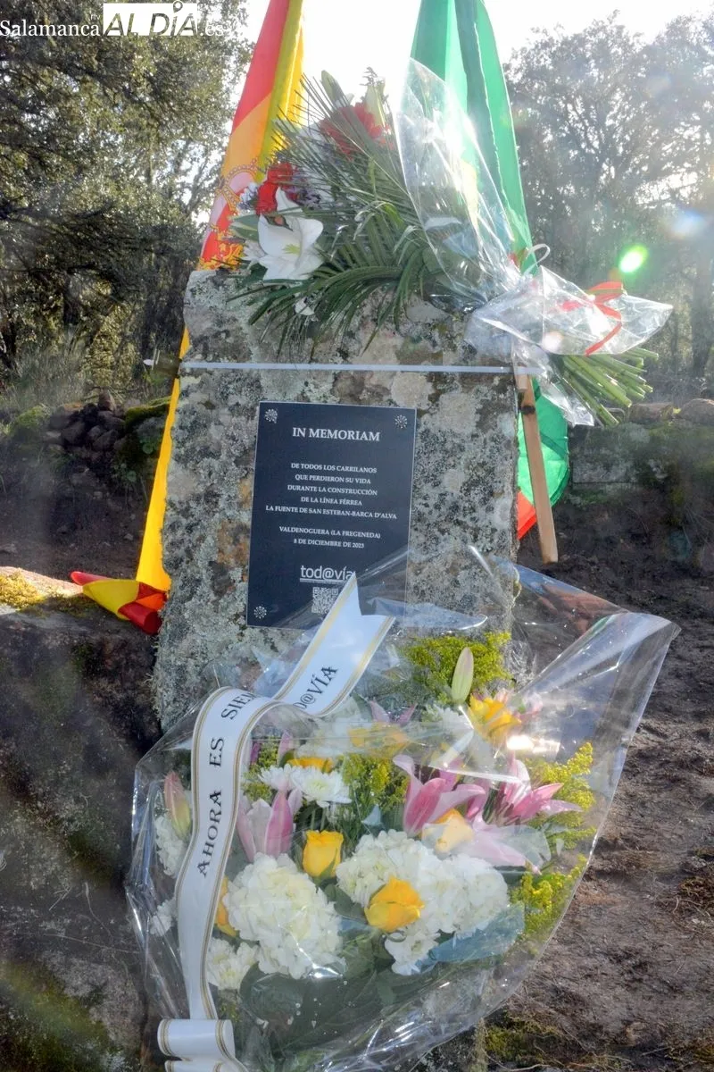 Foto 5 - Sentido homenaje a los carrilanos fallecidos en la construcci&oacute;n de la v&iacute;a f&eacute;rrea La Fuente de San Esteban-Barca
