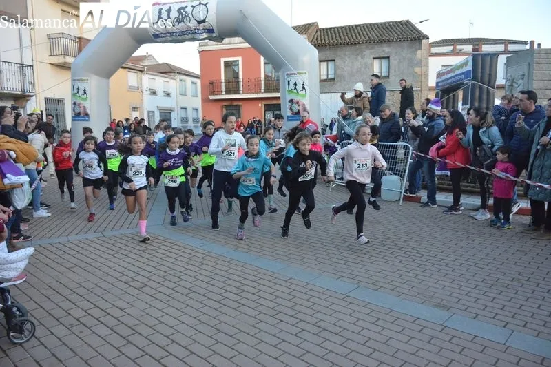 Foto 6 - Doscientos atletas de todas las edades participan en la IX San Silvestre de Lumbrales