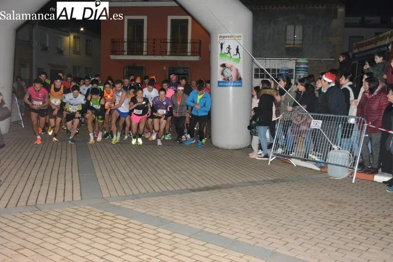 Foto 3 - Doscientos atletas de todas las edades participan en la IX San Silvestre de Lumbrales