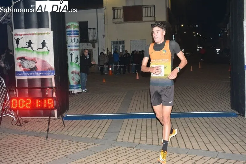 Foto 2 - Doscientos atletas de todas las edades participan en la IX San Silvestre de Lumbrales