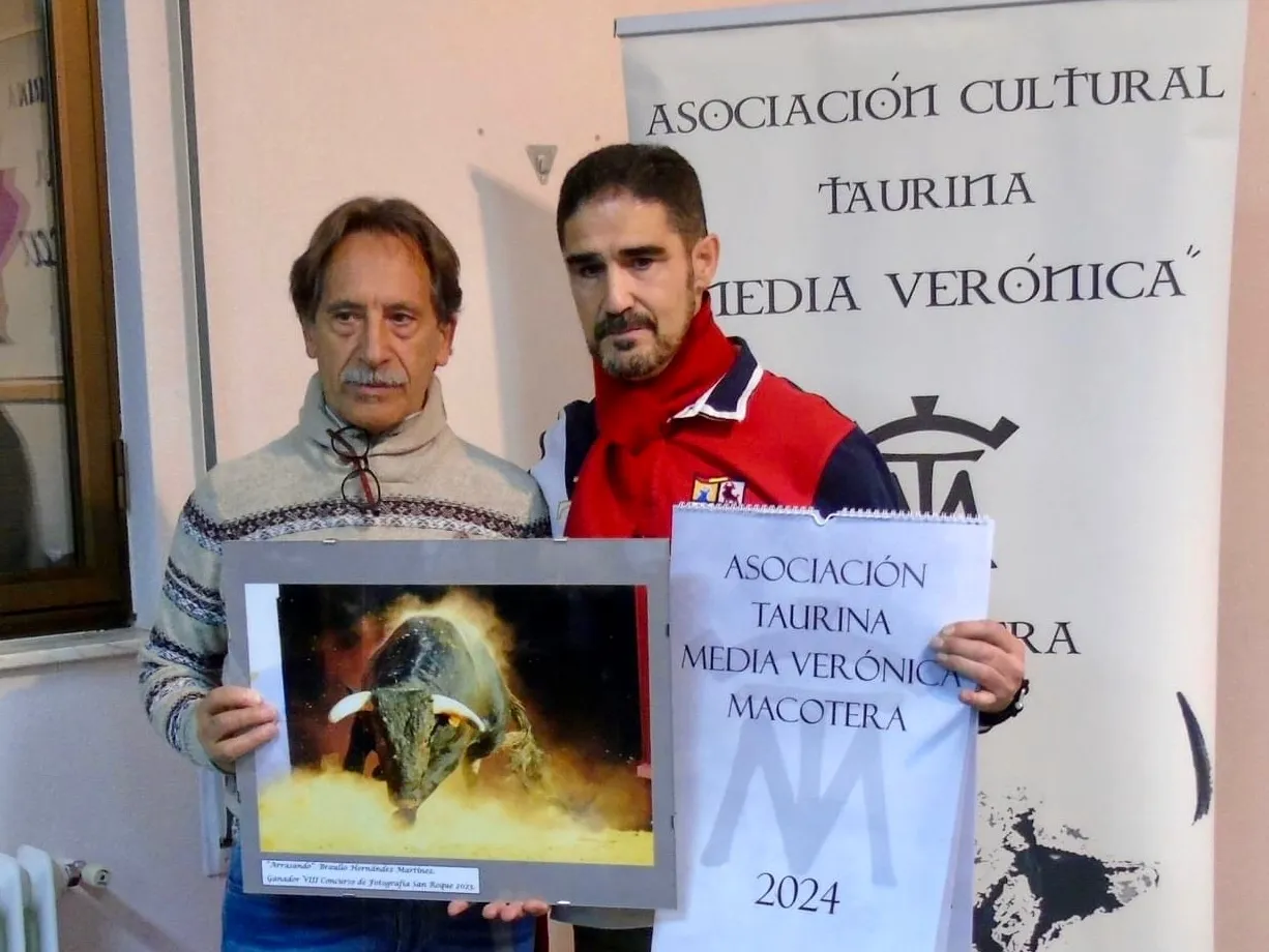 La asociación cultural taurina Media Verónica organizaba una charla con Damián Castaño. Fotos José Guerras