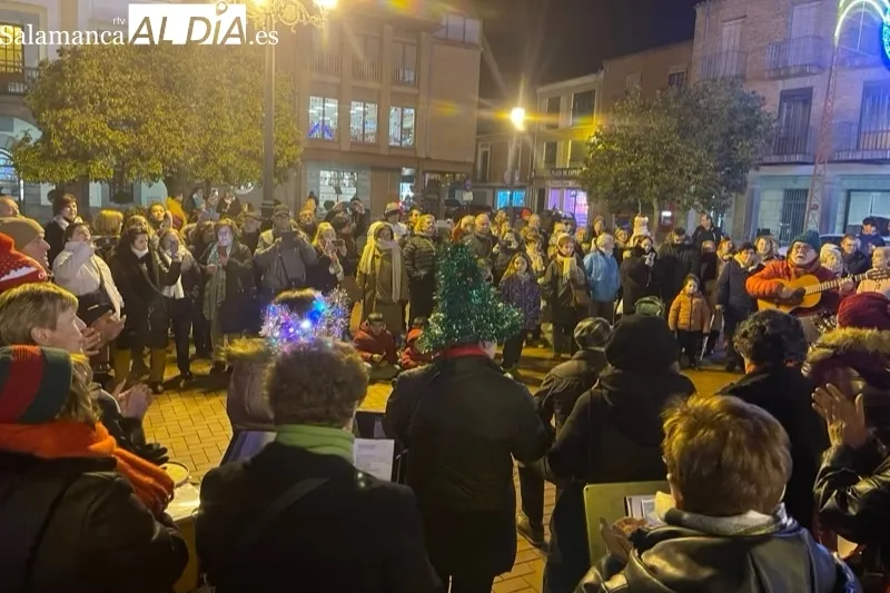 El Taller de Canto Popular salía este miércoles a las calles ofreciendo villancicos clásicos 