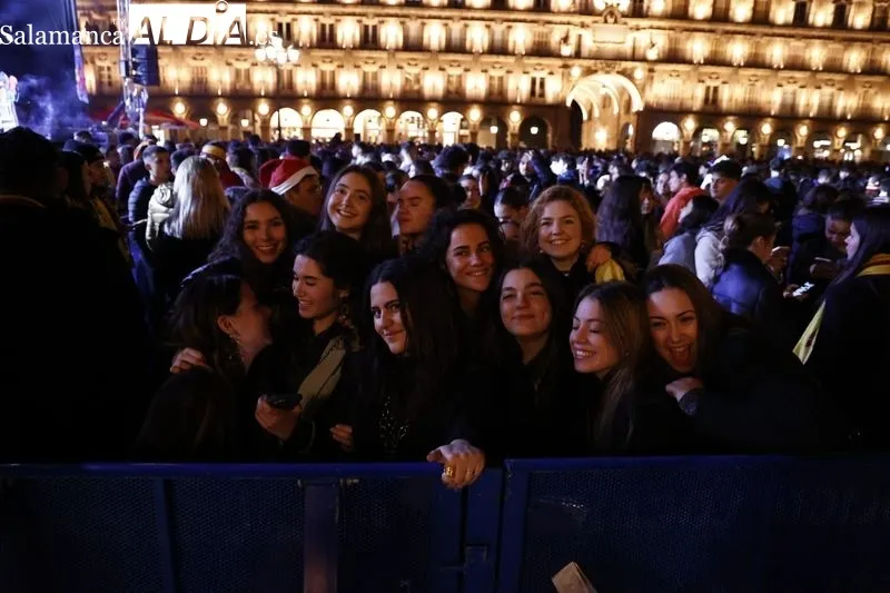 Grupos de jóvenes celebrando el Fin de Año Universitario. Fotos: David Sañudo.