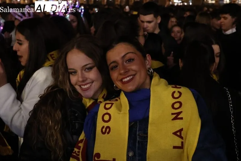 Grupos de jóvenes celebrando el Fin de Año Universitario. Fotos: David Sañudo.