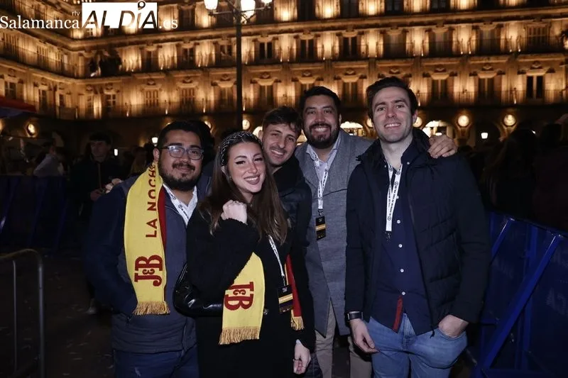 Grupos de jóvenes celebrando el Fin de Año Universitario. Fotos: David Sañudo.