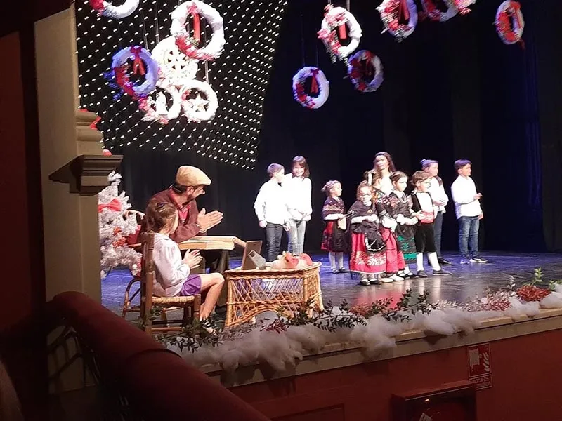 Foto 4 - El esp&iacute;ritu de la Navidad inunda el Cervantes bejarano