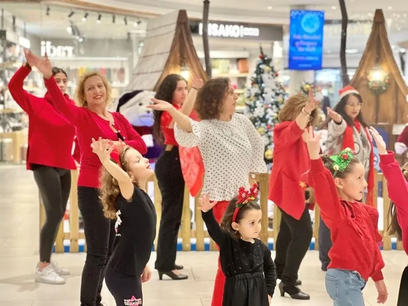 Foto 8 - El Tormes sorprende a sus visitantes con un 'flashmob' como felicitaci&oacute;n navide&ntilde;a