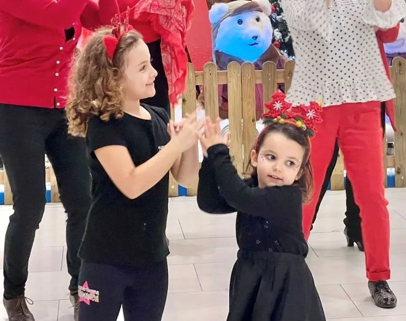 Foto 6 - El Tormes sorprende a sus visitantes con un 'flashmob' como felicitaci&oacute;n navide&ntilde;a