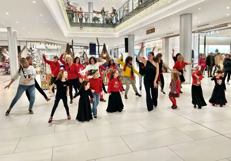 Foto 5 - El Tormes sorprende a sus visitantes con un 'flashmob' como felicitaci&oacute;n navide&ntilde;a