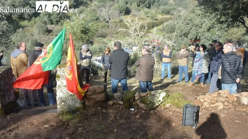 Foto 3 - Sentido homenaje a los carrilanos fallecidos en la construcci&oacute;n de la v&iacute;a f&eacute;rrea La Fuente de San Esteban-Barca