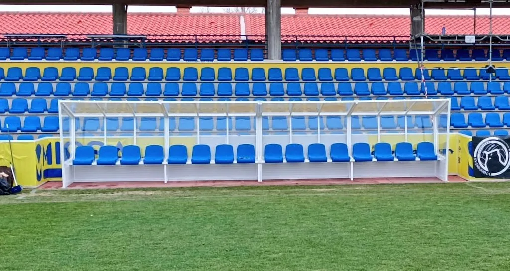 Foto 2 - As&iacute; son los nuevos banquillos del Reina Sof&iacute;a: se estrenar&aacute;n en el Unionistas - Sporting