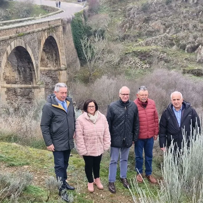 Foto 2 - Remozado el tramo de carretera que une Herguijuela de Ciudad Rodrigo con el r&iacute;o &Aacute;gueda