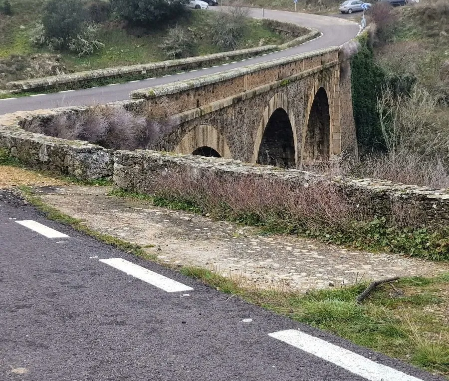 Foto 3 - Remozado el tramo de carretera que une Herguijuela de Ciudad Rodrigo con el r&iacute;o &Aacute;gueda