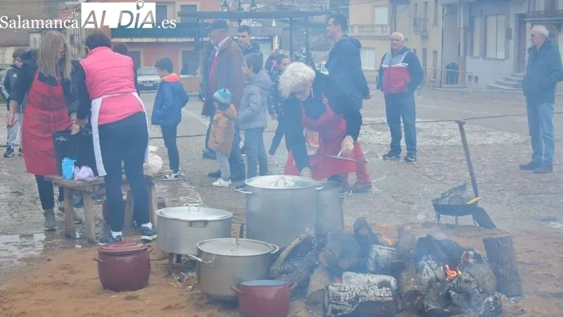 Foto 6 - La XXII Matanza T&iacute;pica del Cerdo de Hinojosa de Duero congrega a ni&ntilde;os y mayores