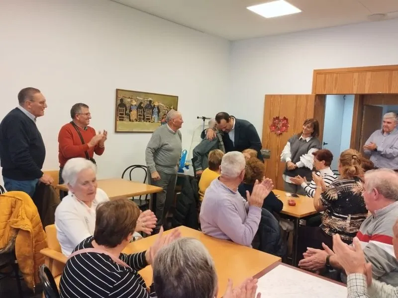 Foto 2 - Emotivo homenaje al presidente de la Asociaci&oacute;n de Mayores de Santa Marta