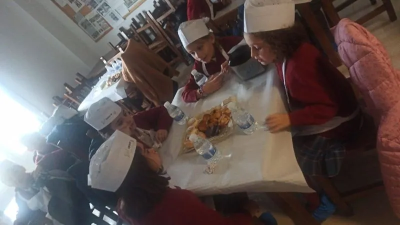Foto 10 - Alumnos del colegio San Juan Bosco visitan el obrador de Gil