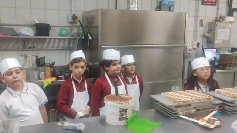 Foto 8 - Alumnos del colegio San Juan Bosco visitan el obrador de Gil