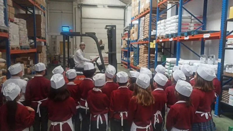 Foto 7 - Alumnos del colegio San Juan Bosco visitan el obrador de Gil