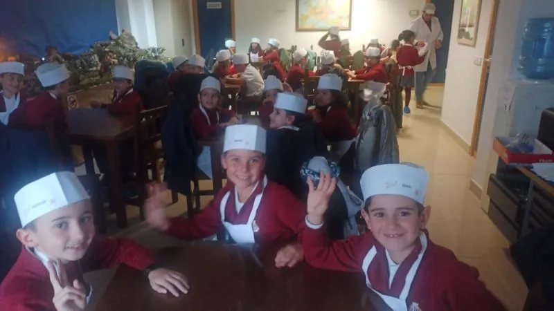 Foto 5 - Alumnos del colegio San Juan Bosco visitan el obrador de Gil