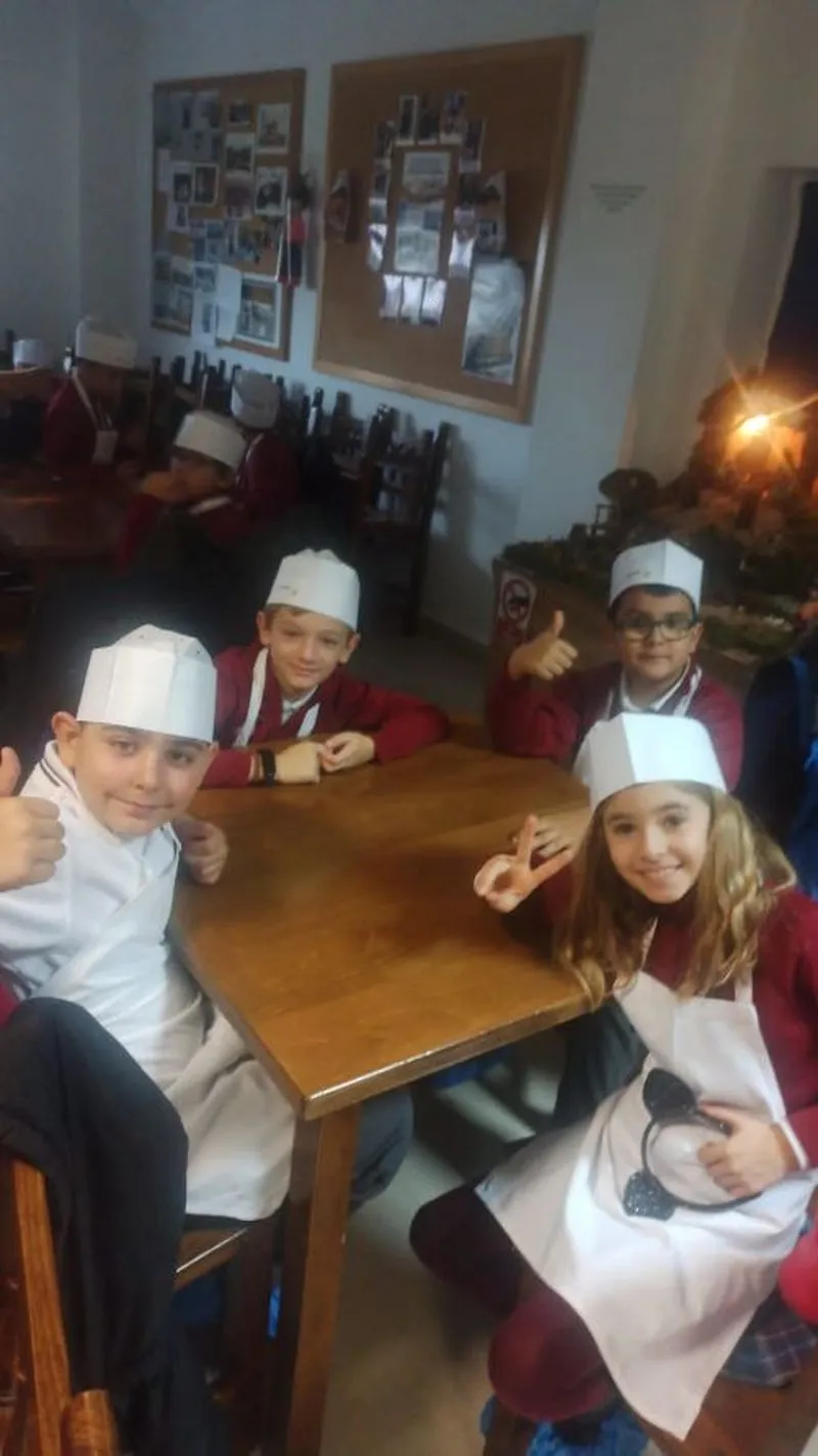 Foto 4 - Alumnos del colegio San Juan Bosco visitan el obrador de Gil