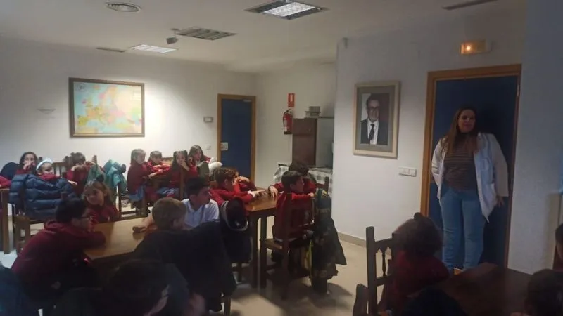 Foto 3 - Alumnos del colegio San Juan Bosco visitan el obrador de Gil
